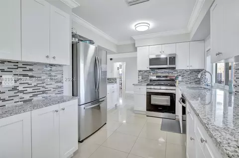 11391 NW 35th Pl, Sunrise, FL 33323