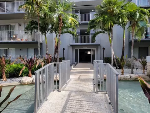 7403 SW 82nd St #305N, Miami, FL 33143