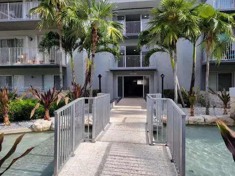 7403 SW 82nd St #305N, Miami, FL 33143