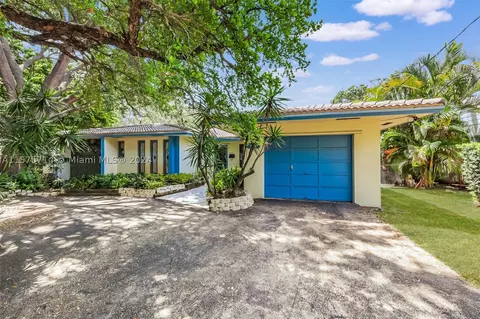 760 NE 117th St, Biscayne Park, FL 33161