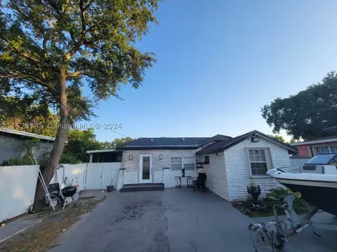 3310 NW 50th St, Miami, FL 33142