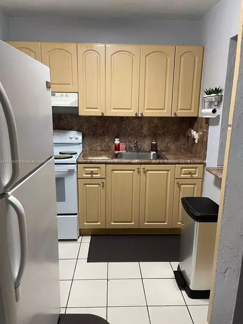 1225 W 35th St #21A, Hialeah, FL 33012