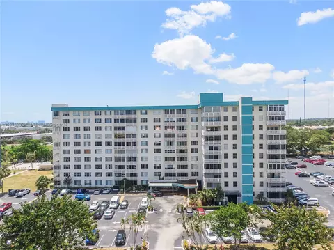 4330 Hillcrest Dr #910, Hollywood, FL 33021