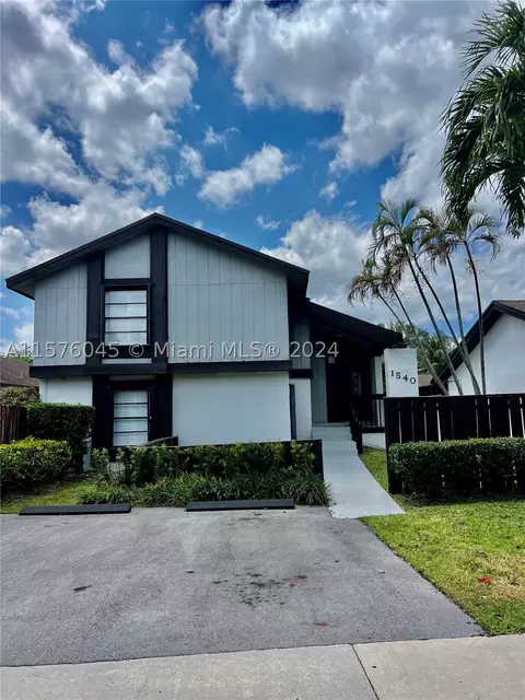1540 E Sandpiper Cir, Pembroke Pines, FL 33026