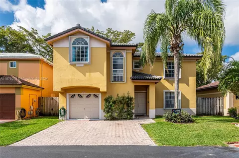 9136 SW 215th Ter, Cutler Bay, FL 33189
