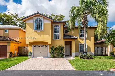 9136 SW 215th Ter, Cutler Bay, FL 33189