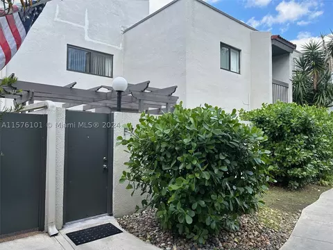 4726 SW 67th Ave #F7, Miami, FL 33155