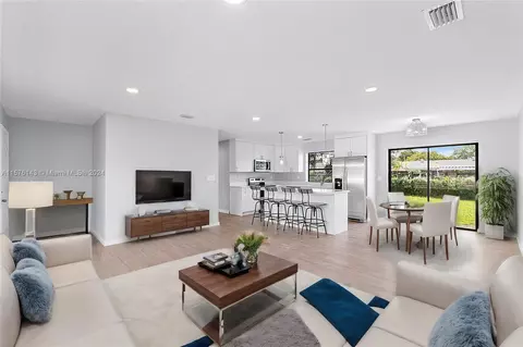 9840 SW 166th St, Miami, FL 33157