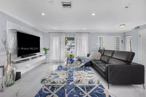 750 NW 207th Ave, Pembroke Pines, FL 33029