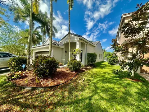 929 Phoenix Way, Weston, FL 33327