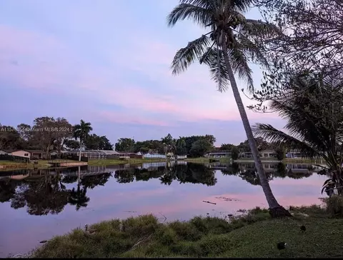 541 NW 99th Way, Pembroke Pines, FL 33024
