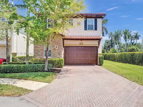 5316 Kingfisher Way, Davie, FL 33314
