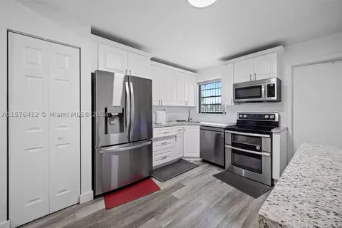 4654 NW 93rd Ter, Sunrise, FL 33351