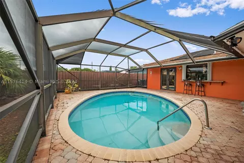 8960 NW 21st Ct, Pembroke Pines, FL 33024