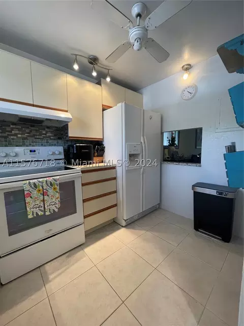 9010 Sunrise Lakes Blvd #104, Sunrise, FL 33322