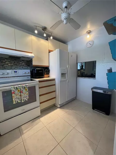 9010 Sunrise Lakes Blvd #104, Sunrise, FL 33322