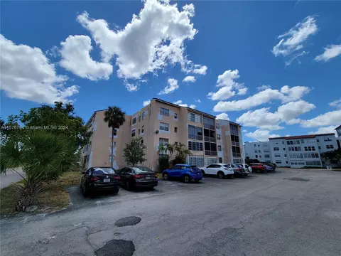 2850 Somerset Dr #309L, Lauderdale Lakes, FL 33311