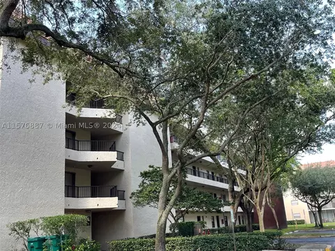 10501 W Broward Blvd #303, Plantation, FL 33324