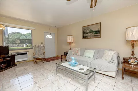 2623 Grant St #6A, Hollywood, FL 33020