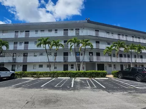 441 NE 195th St #107, Miami, FL 33179