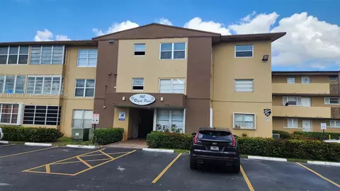 160 Royal Palm Rd #308, Hialeah Gardens, FL 33016