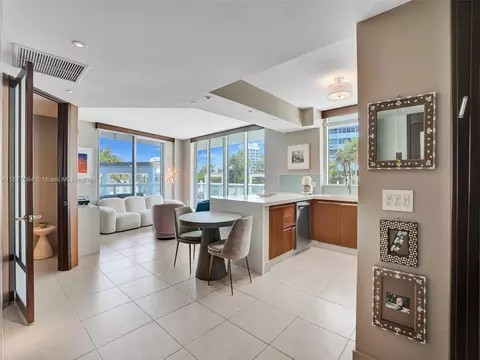 10 Venetian Way #405, Miami Beach, FL 33139