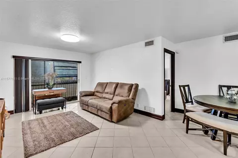 2802 NW 55th Ave #2B, Lauderhill, FL 33313