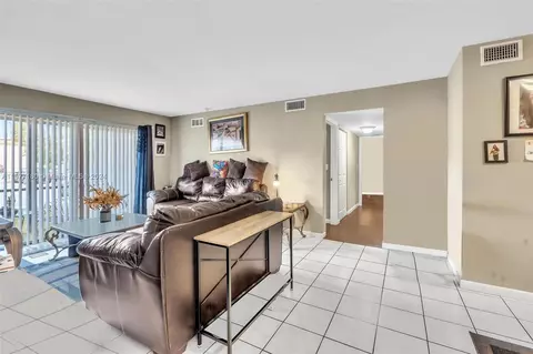 2840 NW 55th Ave #1B, Lauderhill, FL 33313