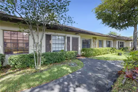 7536 Nova Dr #17, Davie, FL 33317
