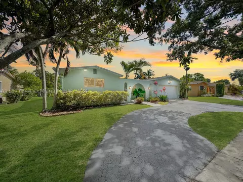 9040 SW 56th St, Cooper City, FL 33328