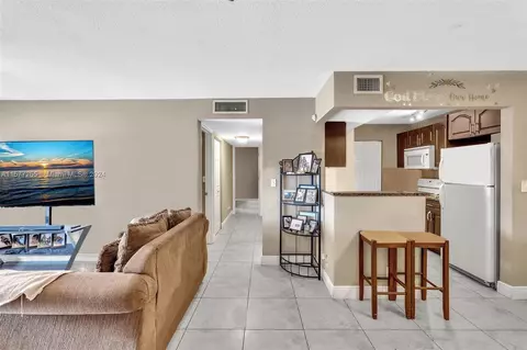 2920 NW 55th Ave #2B, Lauderhill, FL 33313