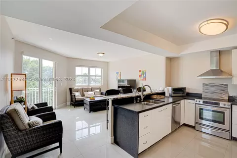 1200 NE 105th St #37, Miami Shores, FL 33138