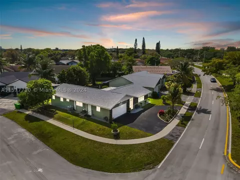 9336 Springtree Lakes Dr, Sunrise, FL 33351