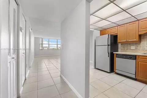 1300 Saint Charles Pl #PH6, Pembroke Pines, FL 33026