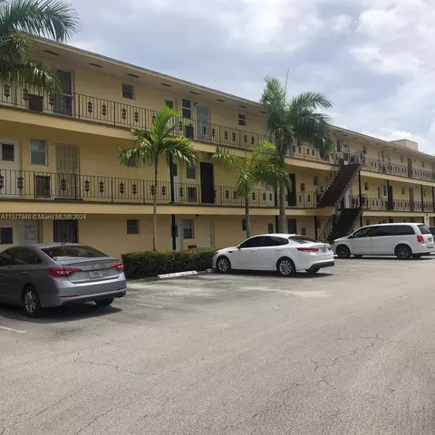 2880 NE 203rd St #33, Aventura, FL 33180