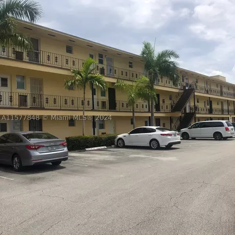 2880 NE 203rd St #33, Aventura, FL 33180