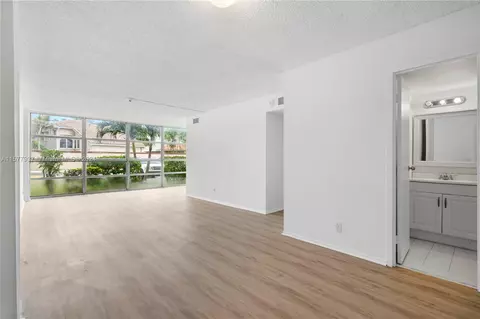 2001 Atlantic Shores Blvd #109, Hallandale Beach, FL 33009