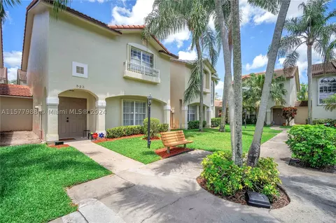 523 NW 109th Ave, Pembroke Pines, FL 33026