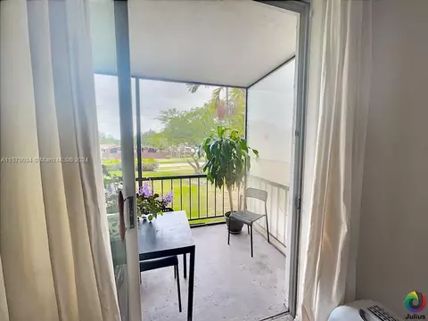 7100 NW 17th St #207, Plantation, FL 33313