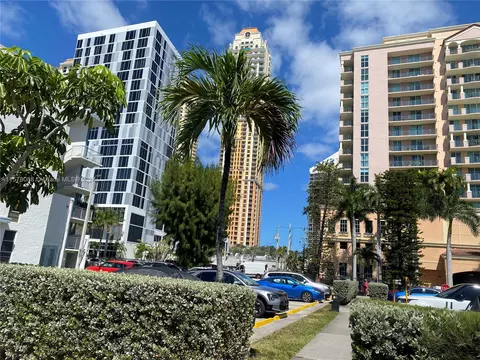 17560 Atlantic Blvd #108, Sunny Isles Beach, FL 33160