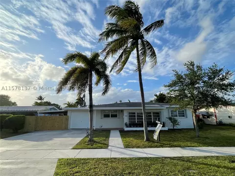9465 Nassau Dr, Cutler Bay, FL 33189