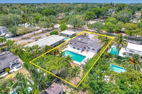 820 NE 115th St, Biscayne Park, FL 33161
