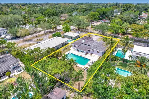 820 NE 115th St, Biscayne Park, FL 33161