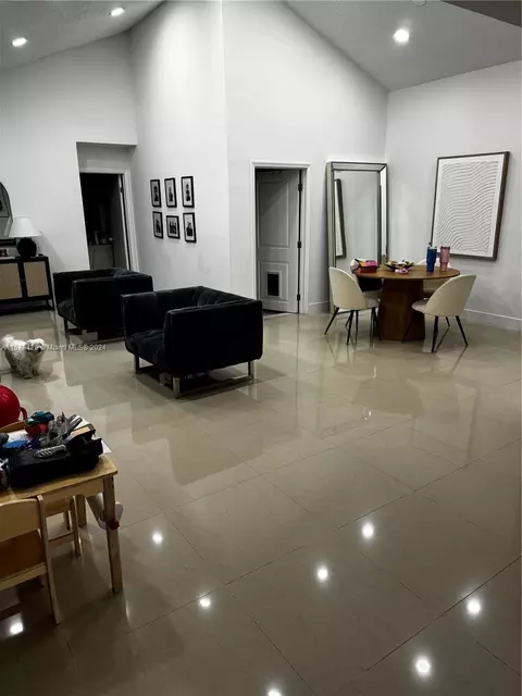 Undisclosed, Hialeah, FL 33015 photo 6