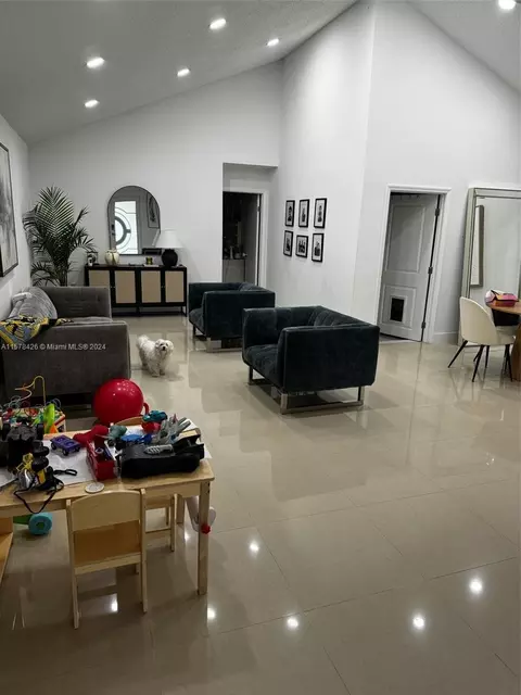 Undisclosed, Hialeah, FL 33015 photo 5