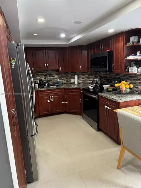 Undisclosed, Hialeah, FL 33015 photo 8