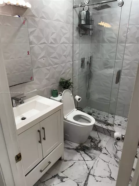 Undisclosed, Hialeah, FL 33015 photo 11