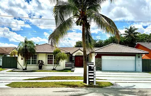 2260 W Lake Miramar Cir, Miramar, FL 33025
