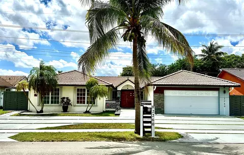 2260 W Lake Miramar Cir, Miramar, FL 33025