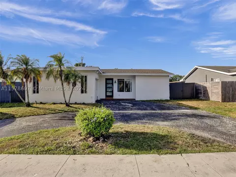 9431 Johnson St, Pembroke Pines, FL 33024